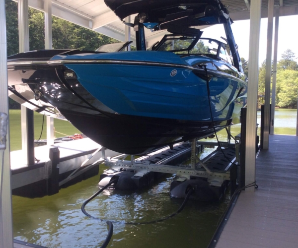 Lake Lanier experienced boat lift services