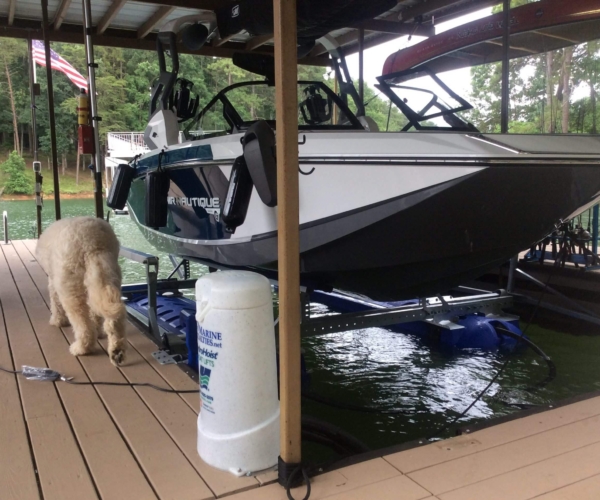 quality boat lift services at Lake Lanier