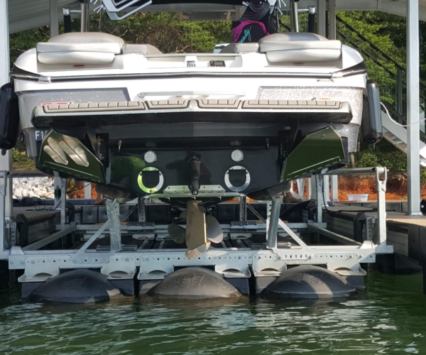 reliable boat lift services at Lake Lanier